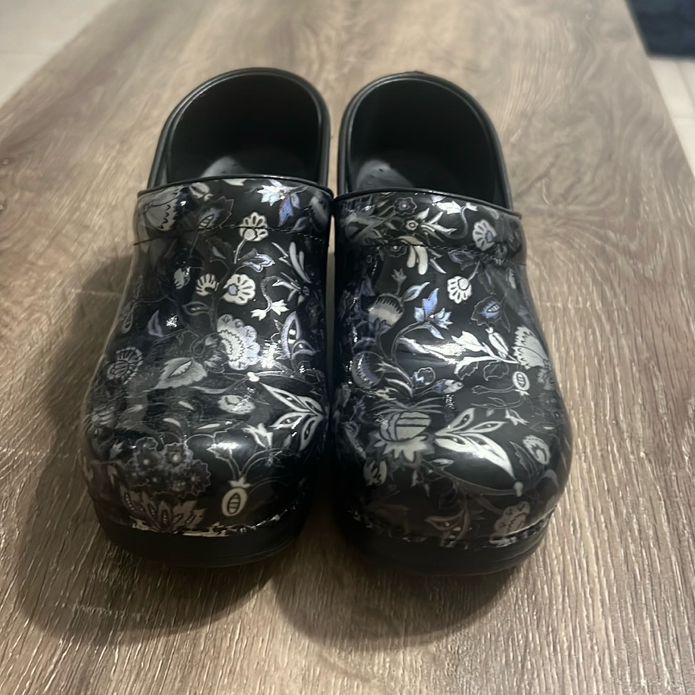 Dansko nursing shoes
